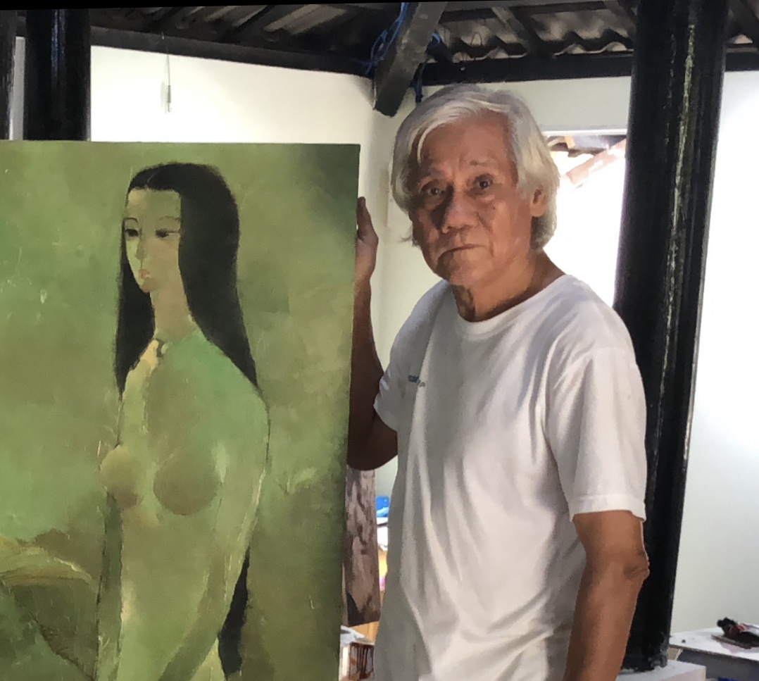Ho Huu Thu with one of his paintings