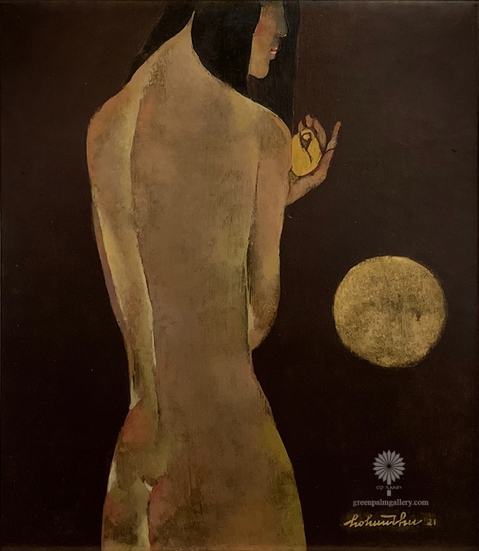 A lacquer artwork combining son ta, gold leaf, and eggshell, adding remarkable depth and texture.