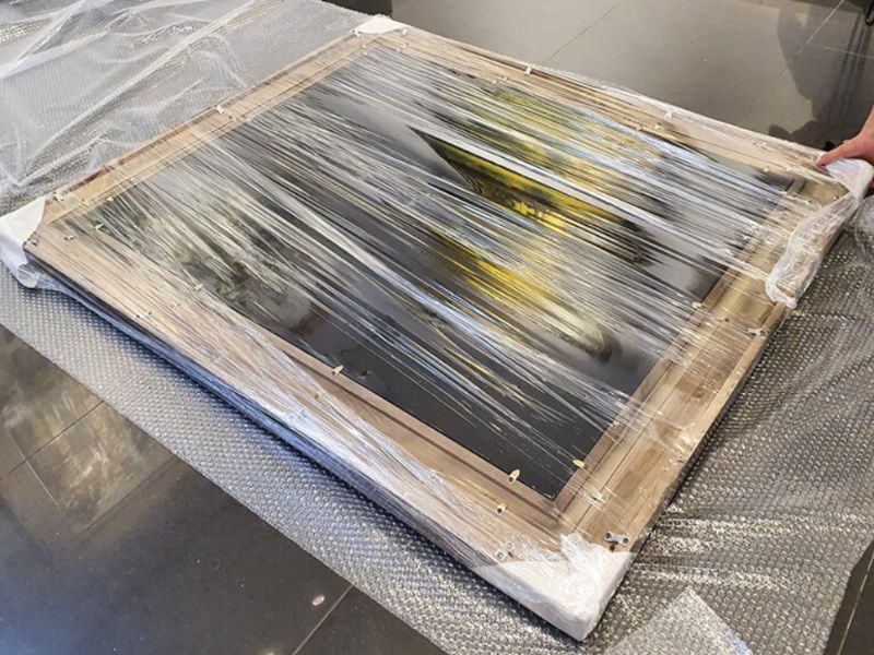 Carefully wrapping lacquer paintings helps protect them from dust, humidity, and accidental impacts.